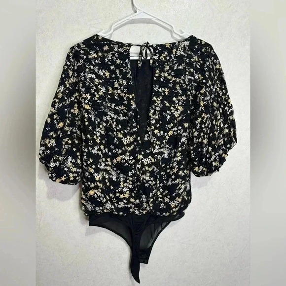 FREE PEOPLE Dessa Bodysuit in Black Ditsy Floral Combo Puff Sleeve Size XS - Picture 3 of 9